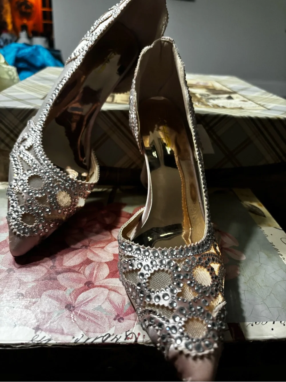 XYD Women's Pumps, Elegant Pointed Toe, D'Orsay Kitten Low Heels, Rhinestone